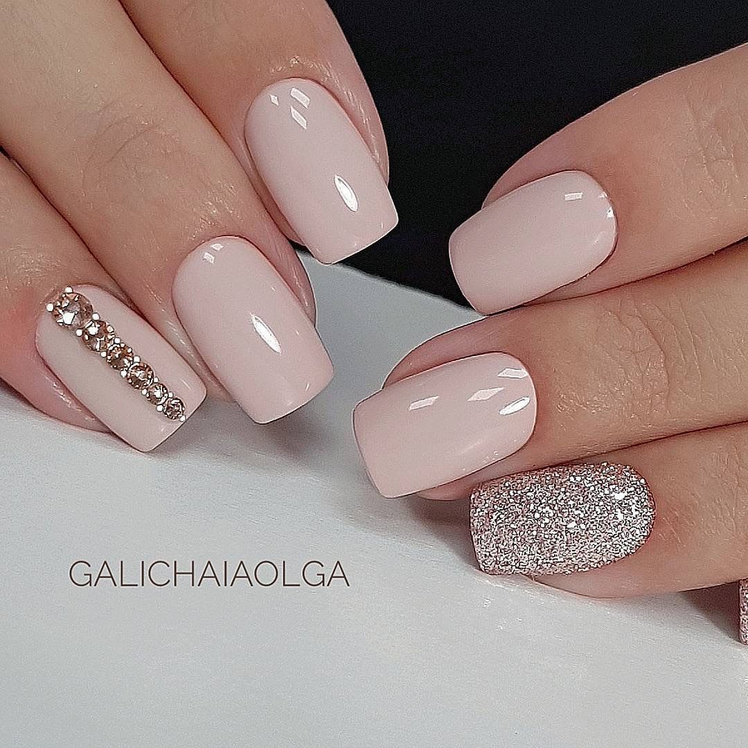 Light nails with gems